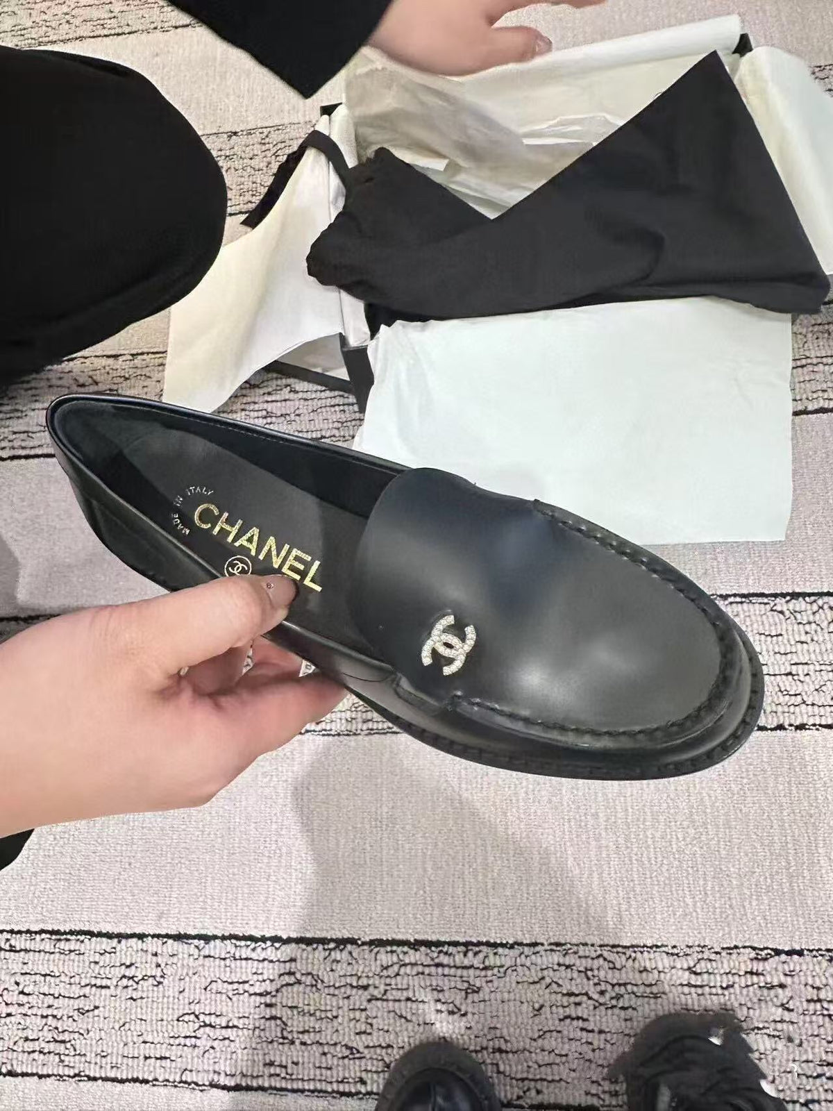 CHANEL MOASINS 2025 IN BLACK CALFSKIN