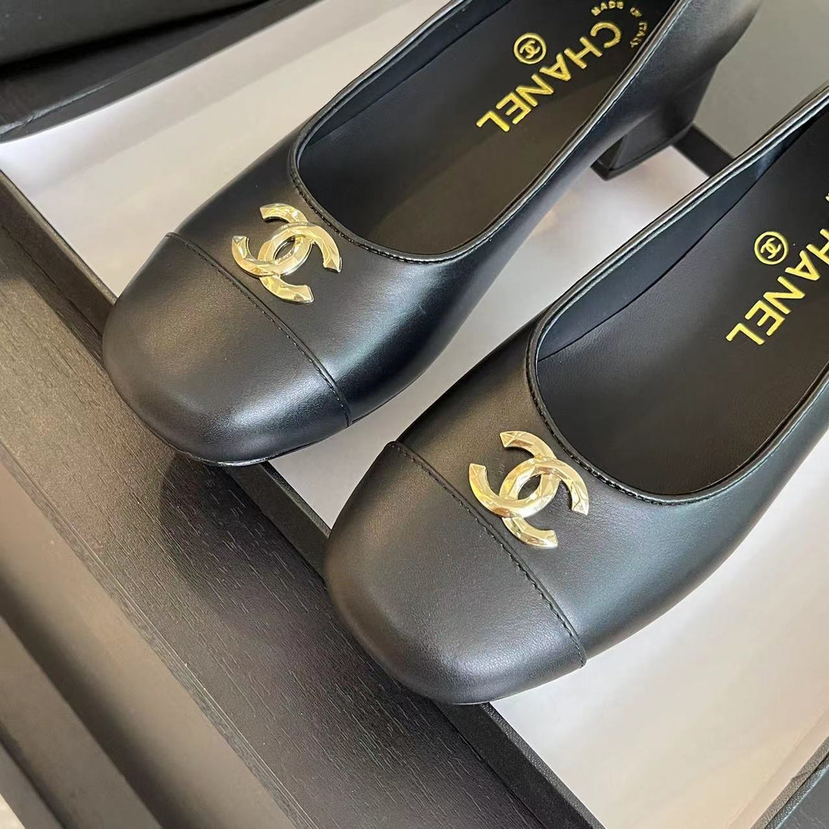 CHANEL PUMP BLACK CALFSKIN