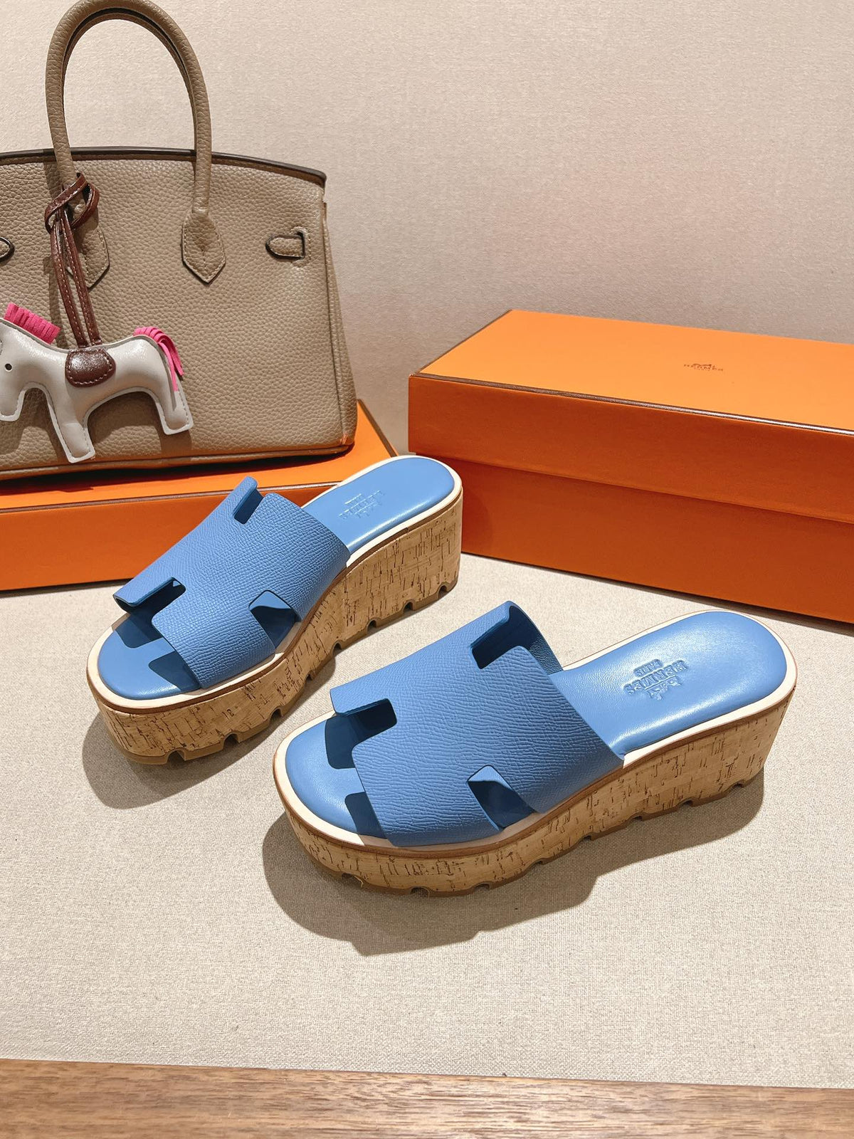 HERMES 25S HIGH WEDGE SANDALS IN BLUE LAMBSKIN STYLE 3