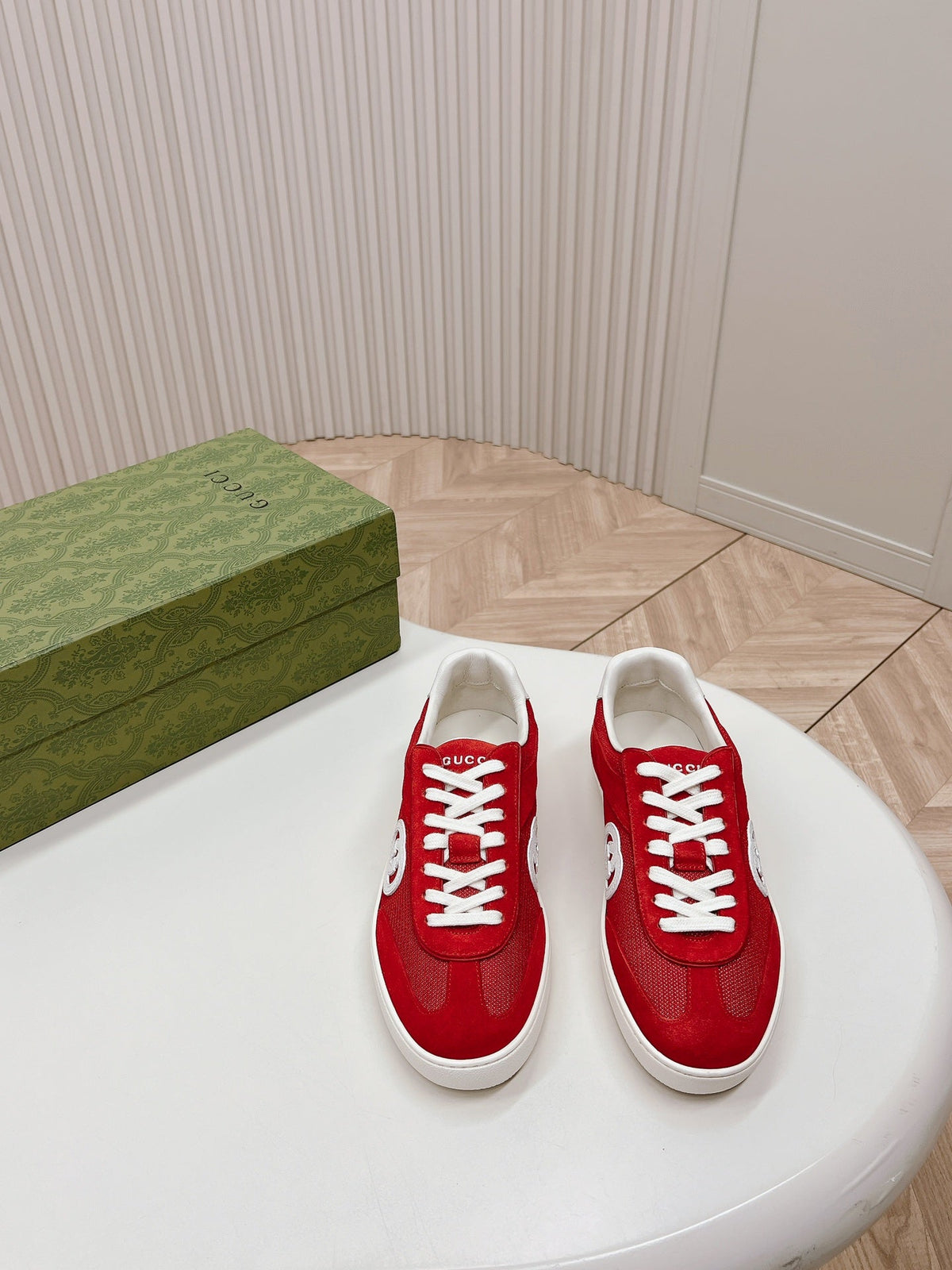 GUCCI SNEAKER WITH INTERLOCKING G IN CHERRY RED SUEDE AND MESH
