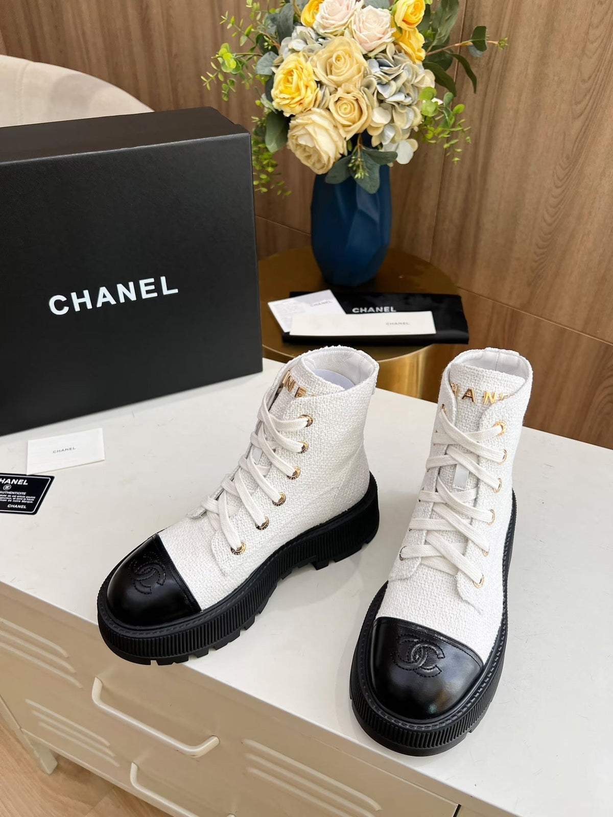CHANEL SHORT BOOTS IN WHITE TWEED AND BLACK CALFSKIN