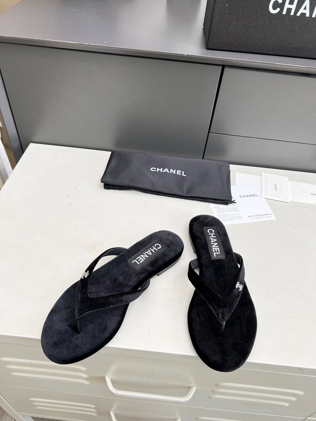 CHANEL THONG SLIPPERS IN BLACK VELVET