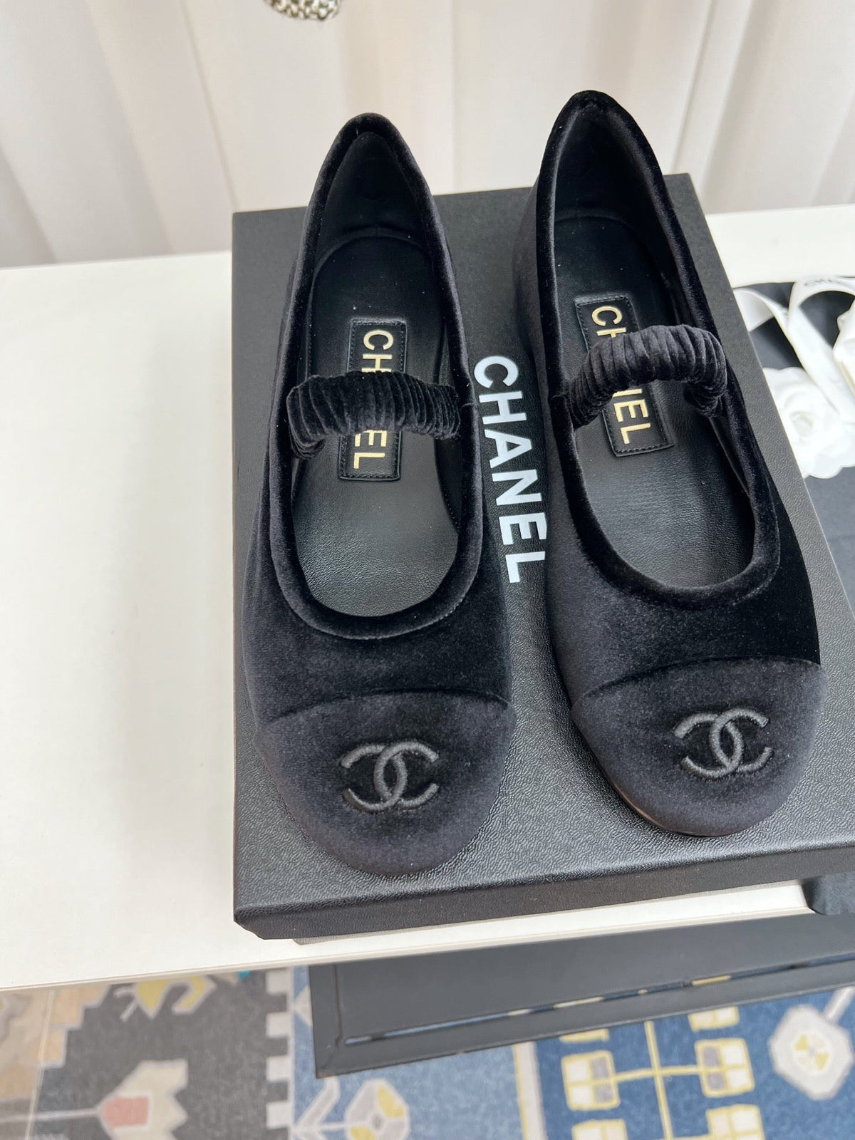 CHANEL MARY JANE FLAT IN BLACK VELVET