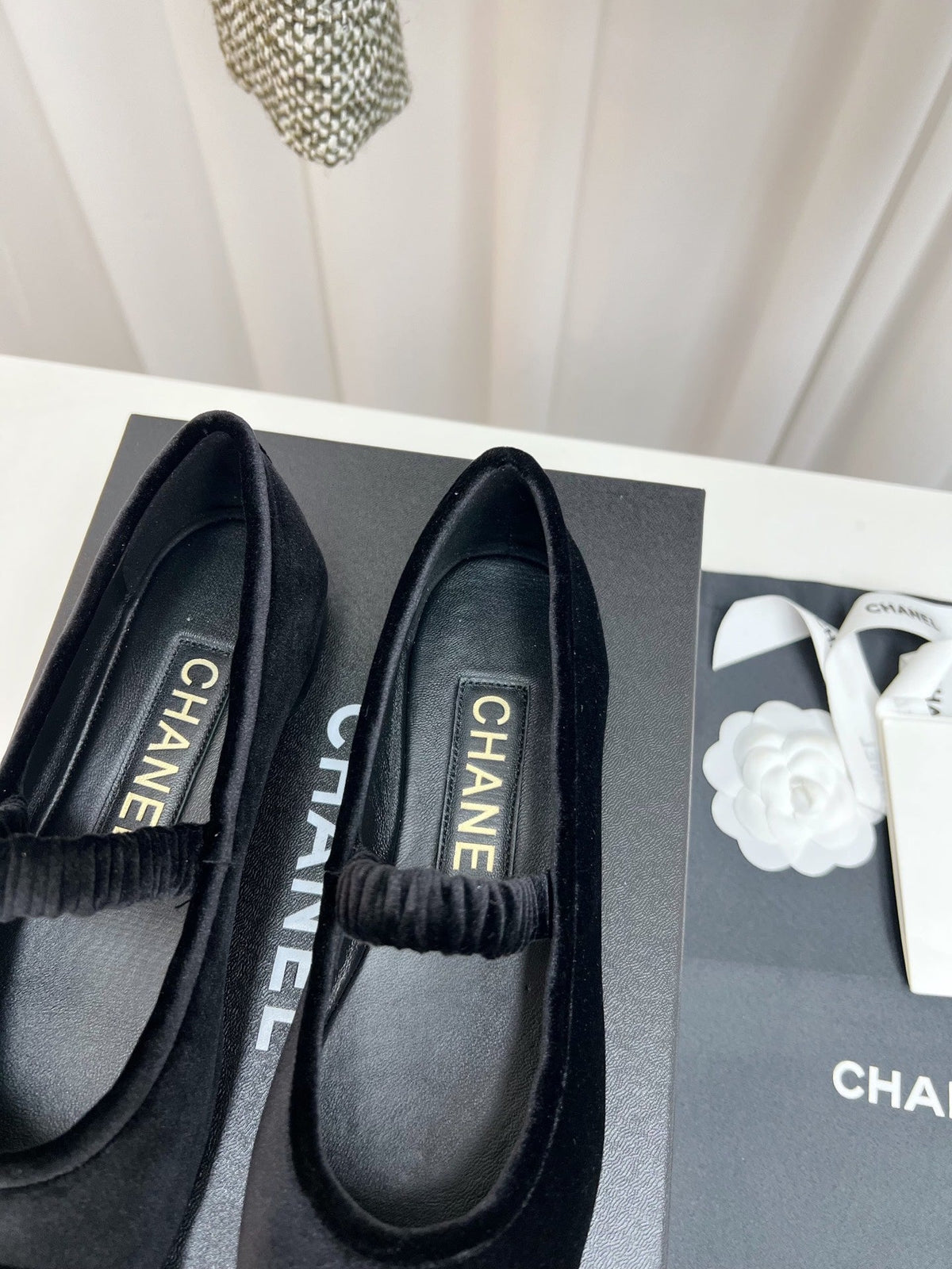 CHANEL MARY JANE FLAT IN BLACK VELVET