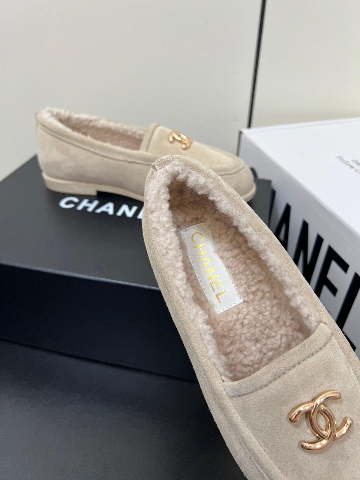 CHANEL LOAFER IN BEIGE SUEDE AND SOLF FLEECE LINING