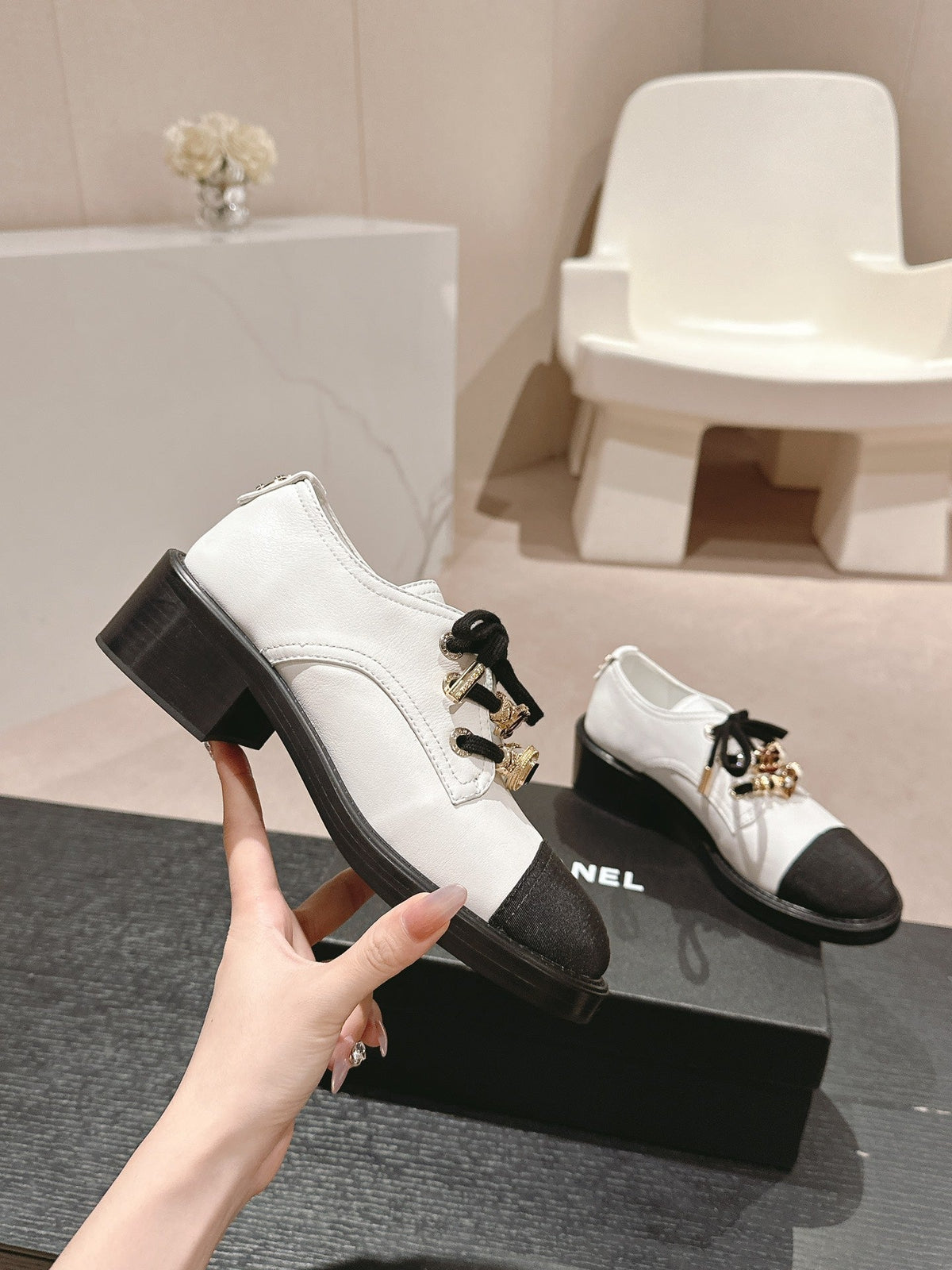 CHANEL OXFORD SHOES WHITE MIX BLACK SHEEPSKIN