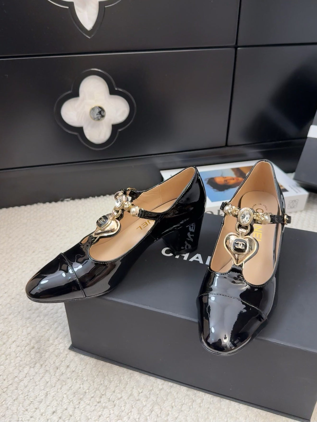 CHANEL MARY JANE SHOES IN BLACK PATENT CALFSKIN 55 MM