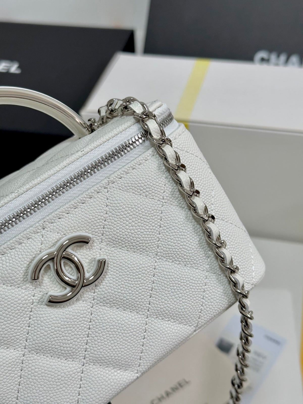 CHANEL MINI VANITY TOP HANDLE CASE 17 IN WHITE CAVIAR SKIN SILVER-TONE PLATED METAL
