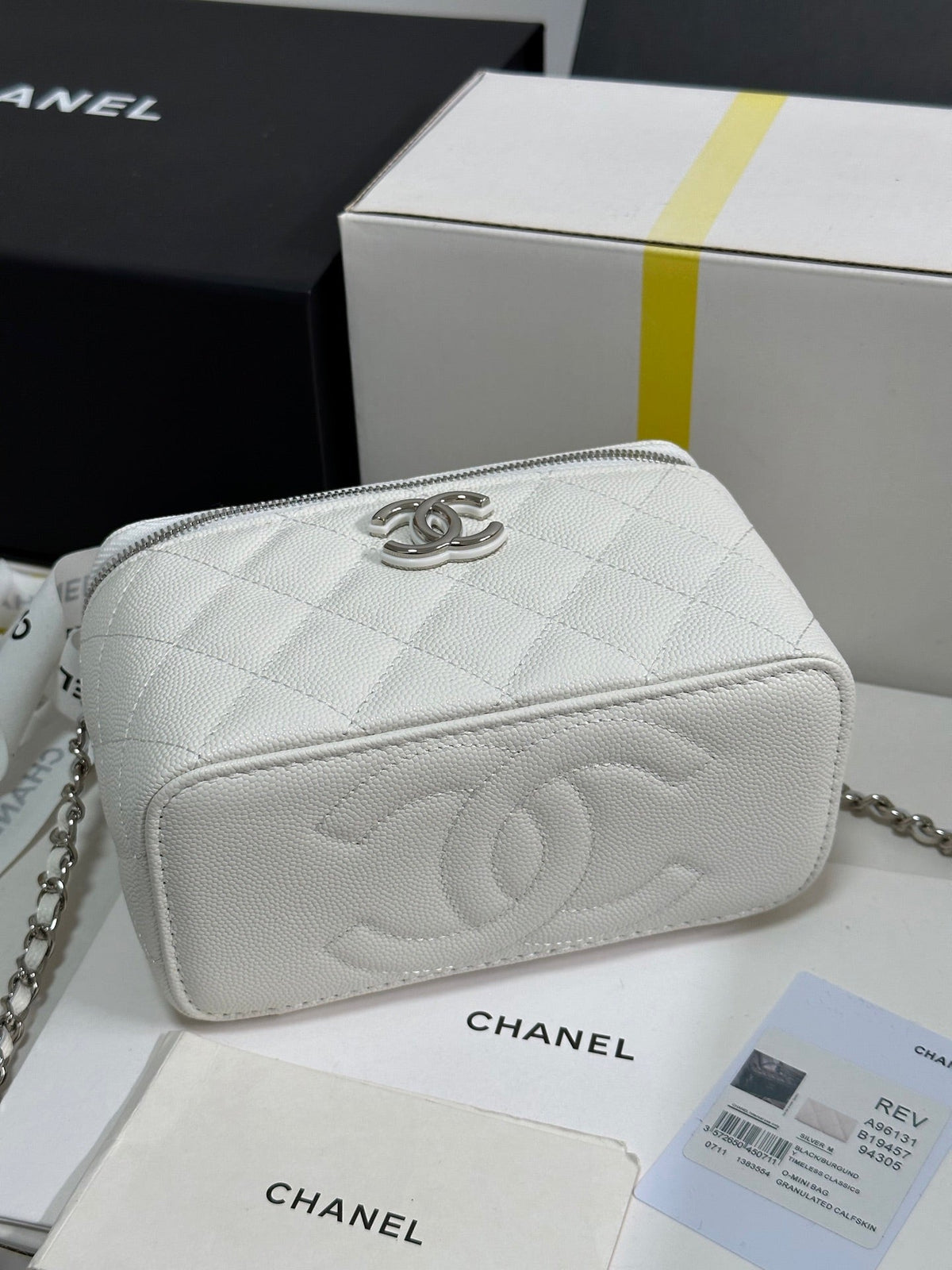 CHANEL MINI VANITY TOP HANDLE CASE 17 IN WHITE CAVIAR SKIN SILVER-TONE PLATED METAL