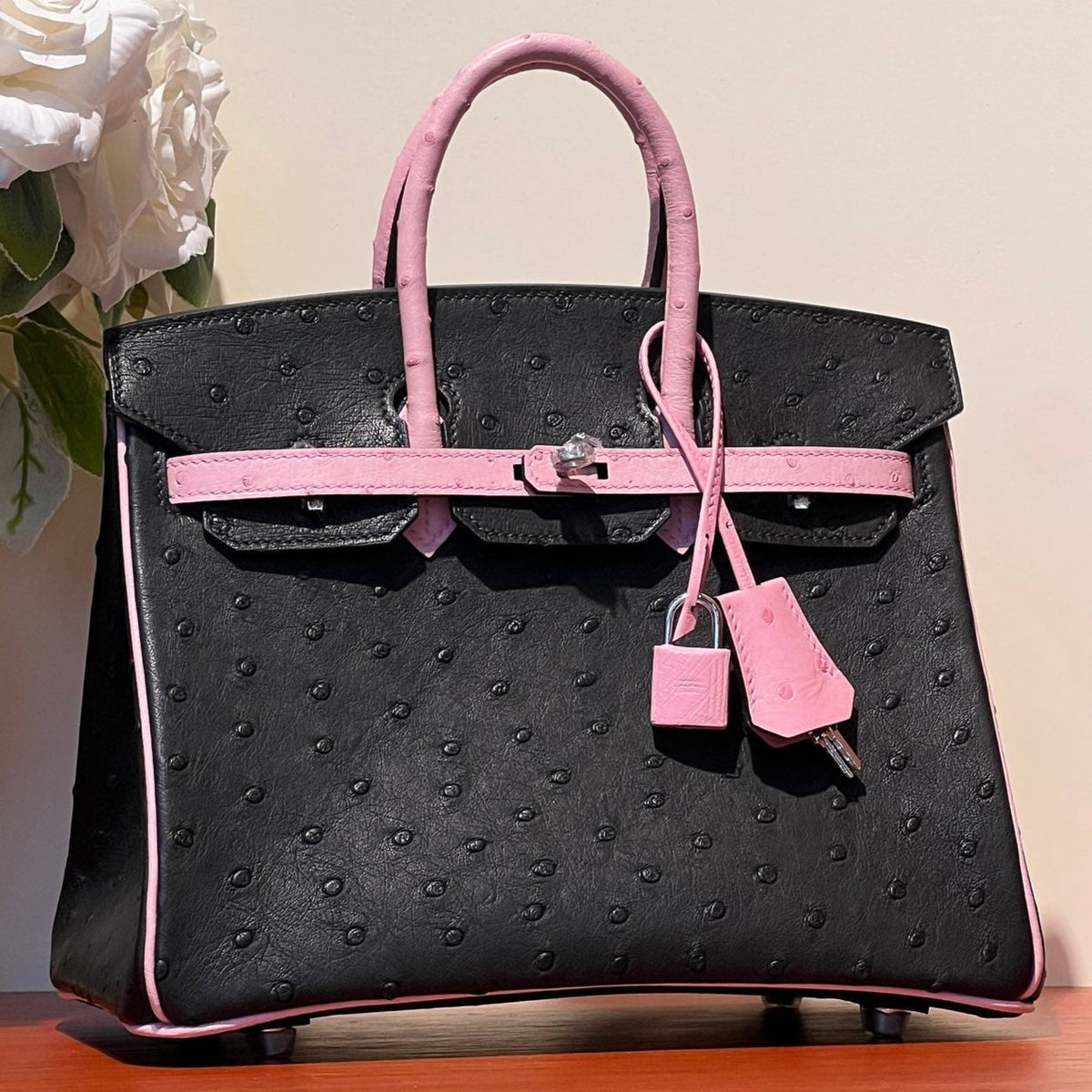 HERMES KELLY  SELLIER 25 BAG IN BLACK MIX BABY PINK OSTRICH LEATHER